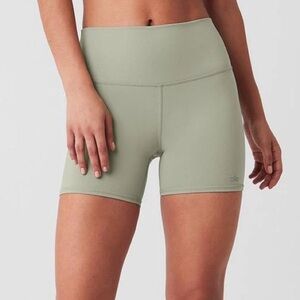 Alo Yoga Women’s 5" Airbrush High-Waist Biker Short Limestone NWT Size XS